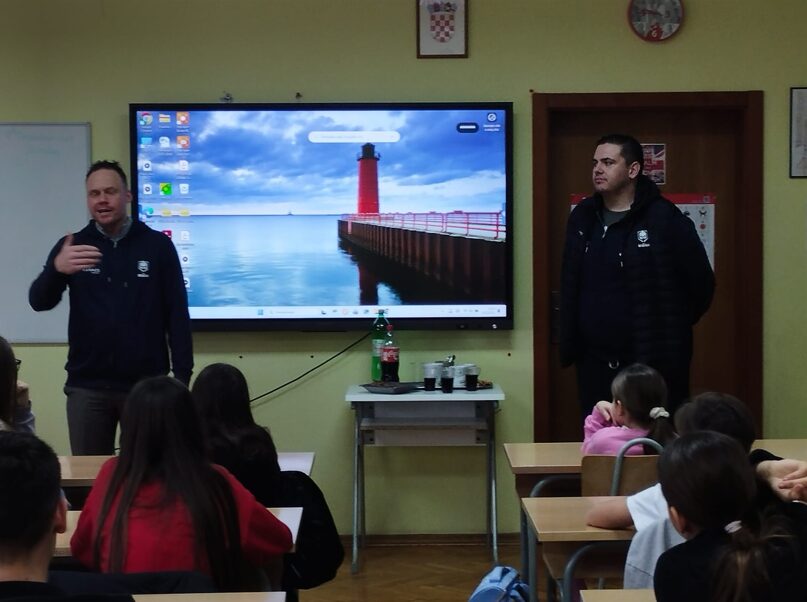 Let`s speak English!